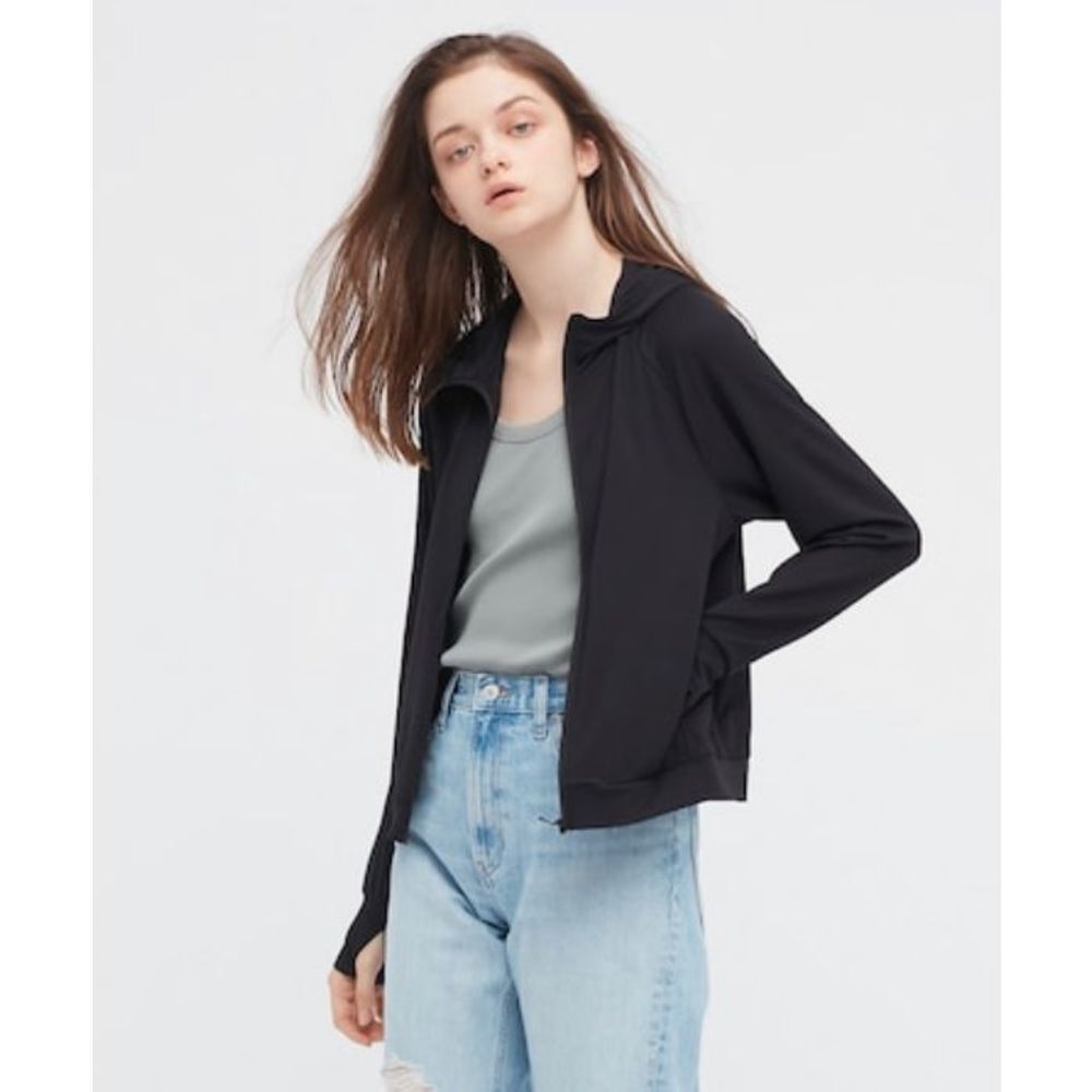 Uniqlo Black Airism Zip Up Jacket Size M